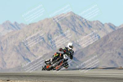 media/Dec-01-2025-Moto Forza (Mon) [[2daa91e15f]]/3-Beginner Group/Session 4 Turn 9/